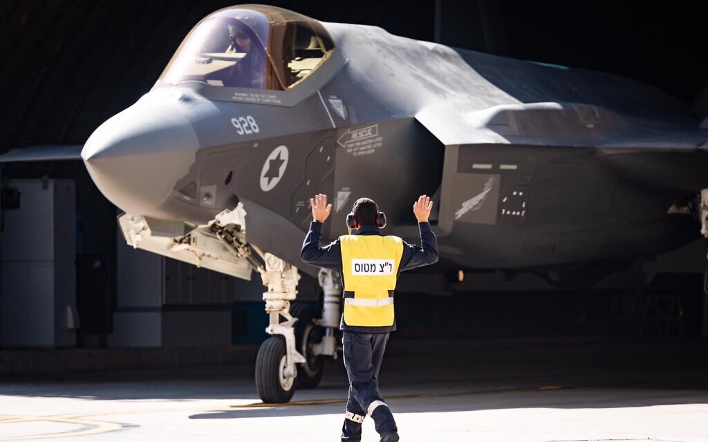 Featured image for Israeli Reservists and Pilots Protest PM's Judicial Reform.