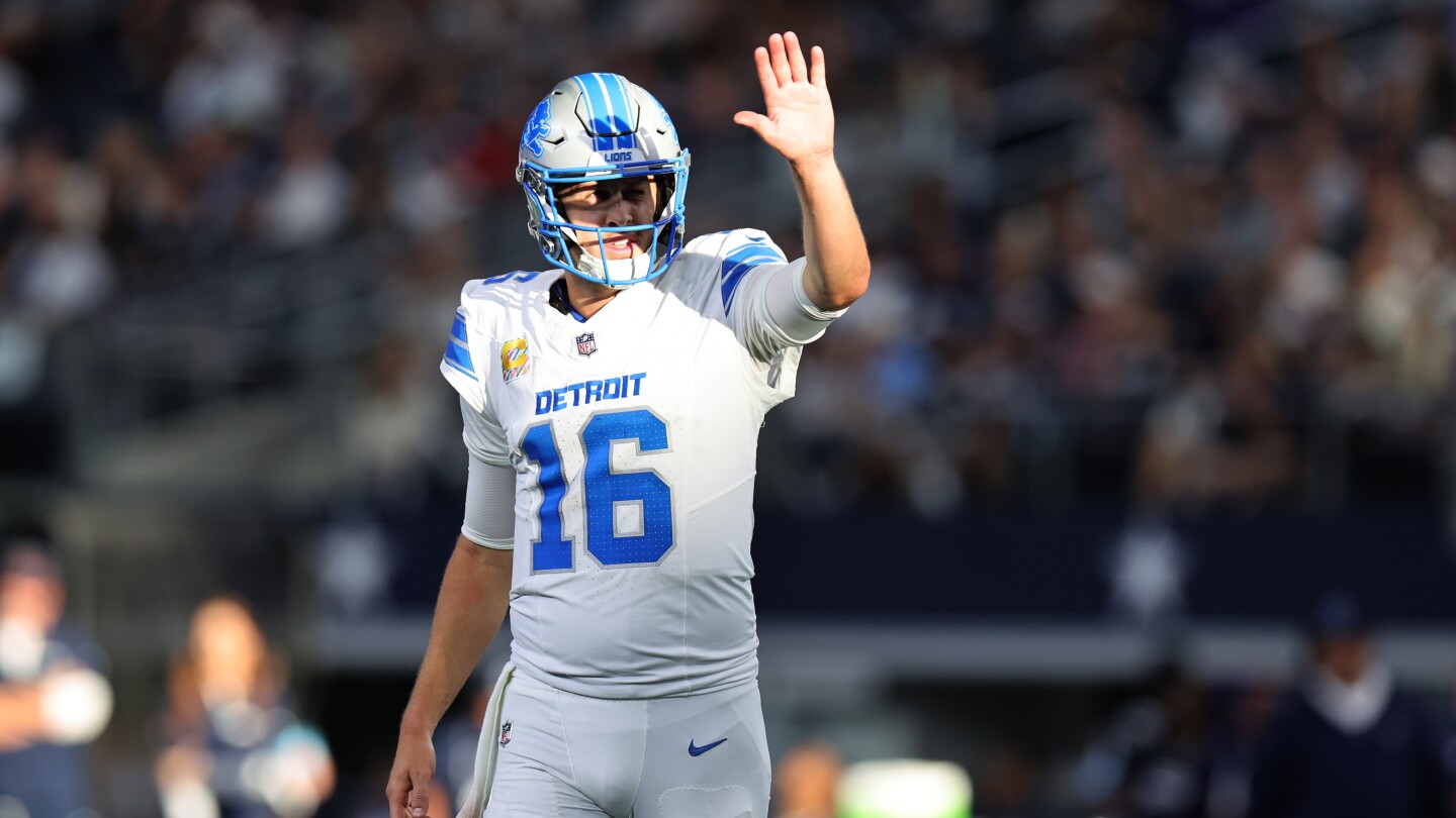 Featured image for Travis Kelce Joins Cowboys' Debate Over AT&T Stadium Glare