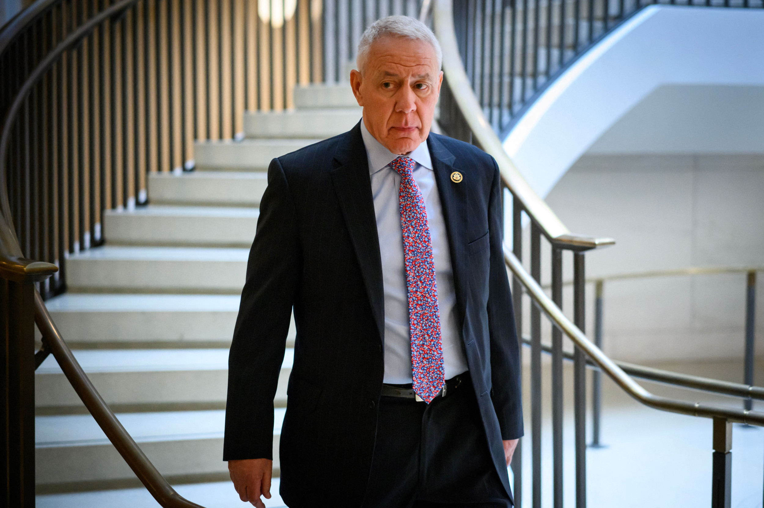 "Republican Congressman Expresses Shame as U.S. Aid for Ukraine Stalls Amid Partisan Battle"