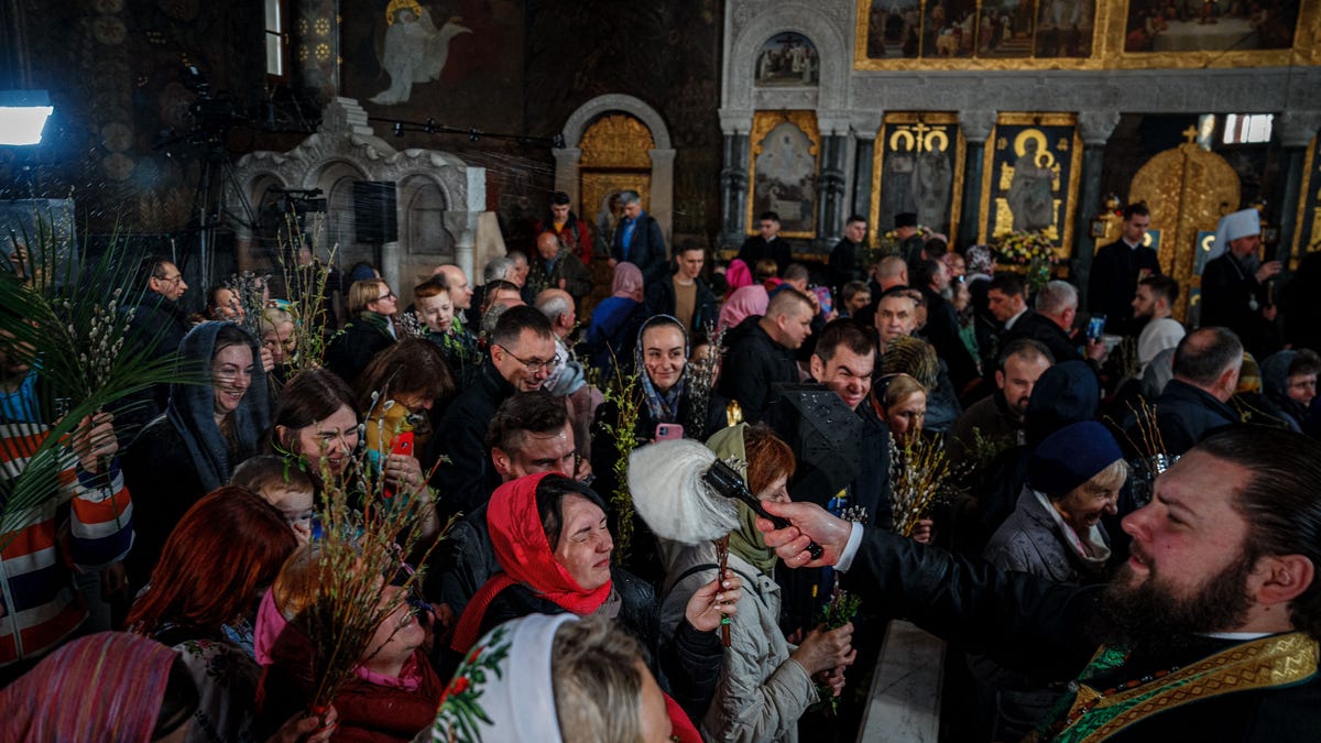 Kremlin defends plan to store nuclear weapons in Belarus amidst Western criticism.