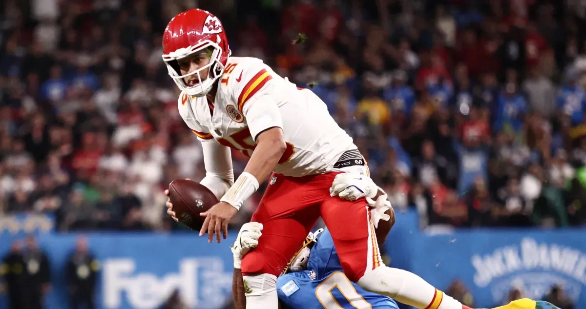Chiefs' Mahomes restructure sparks cap-risk debate for the future roster