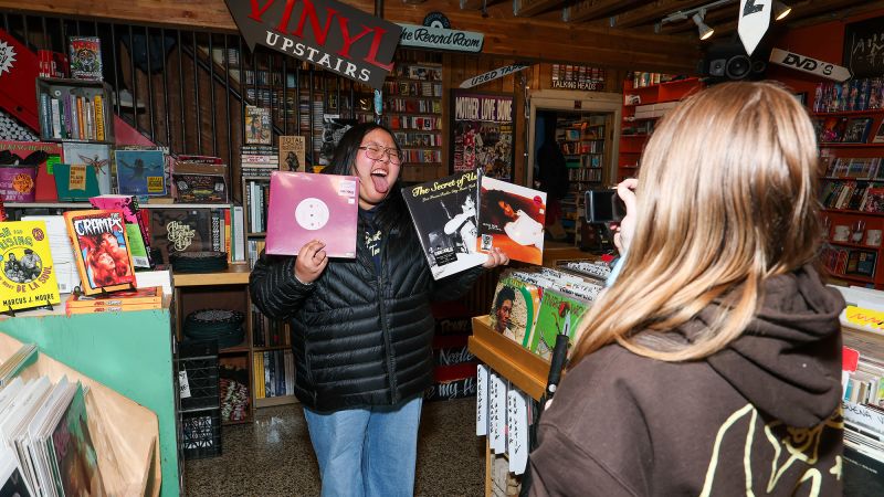 Featured image for Gen Z Revives Vinyl and Physical Media Trends