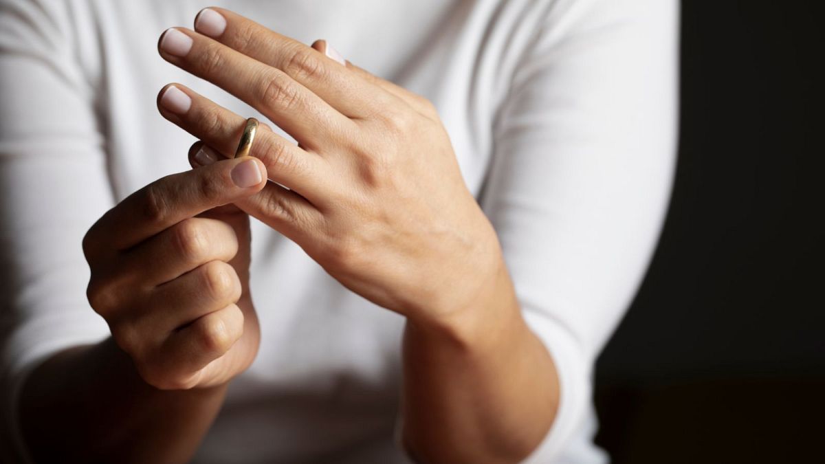 Featured image for Study: Gender Disparities in Mental Health Impact of Divorce and Break-ups