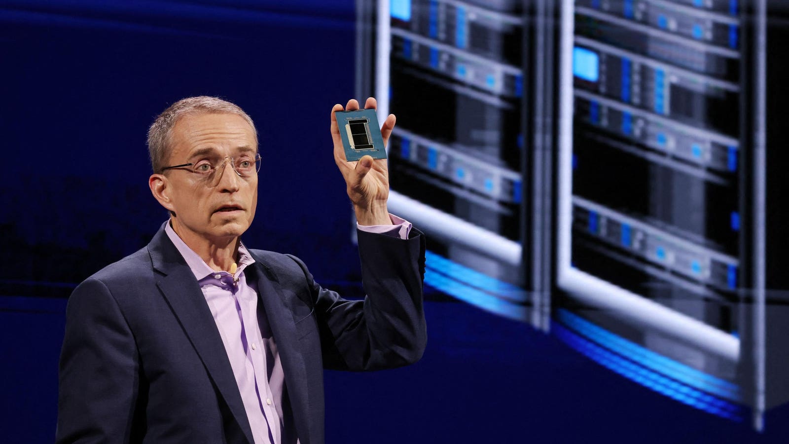 Intel Unveils AI Chips, Boosts Stock in Battle Against Nvidia and AMD