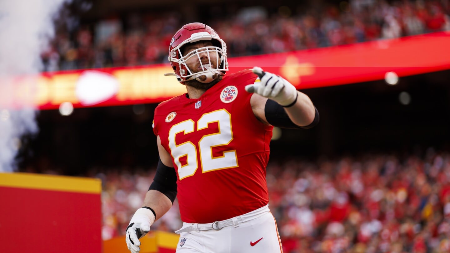 Featured image for "Chiefs' Joe Thuney's Super Bowl LVIII Status Uncertain After Missing Practice"
