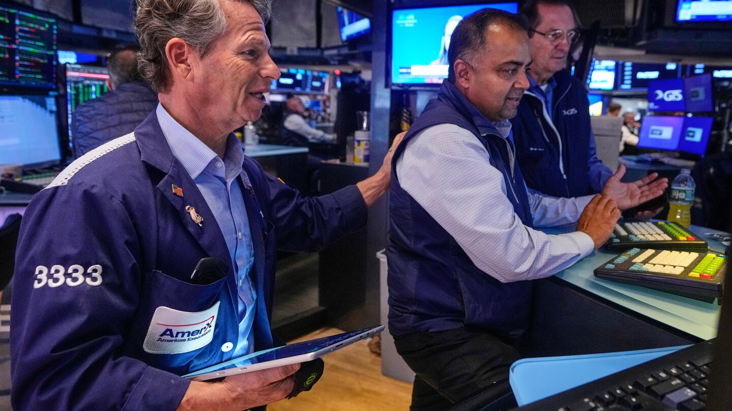 Featured image for Wall Street Gains Near Record Highs