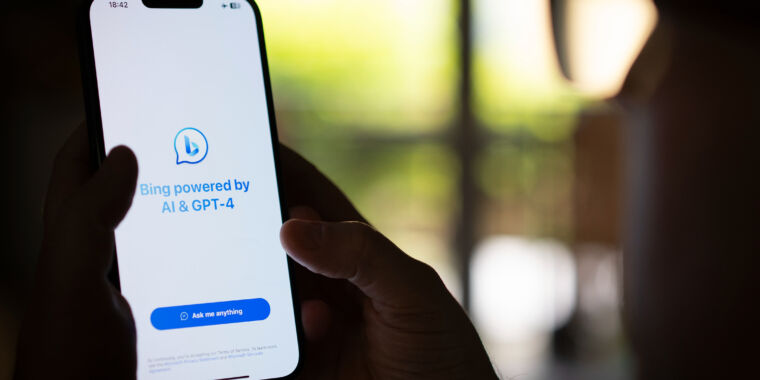 "Google's Financial Influence Led to Apple Rejecting Bing Purchase, Report Finds"