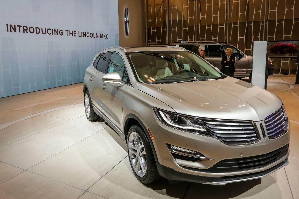 Ford recalls 140K SUVs due to fire risk, urges owners to park outside.