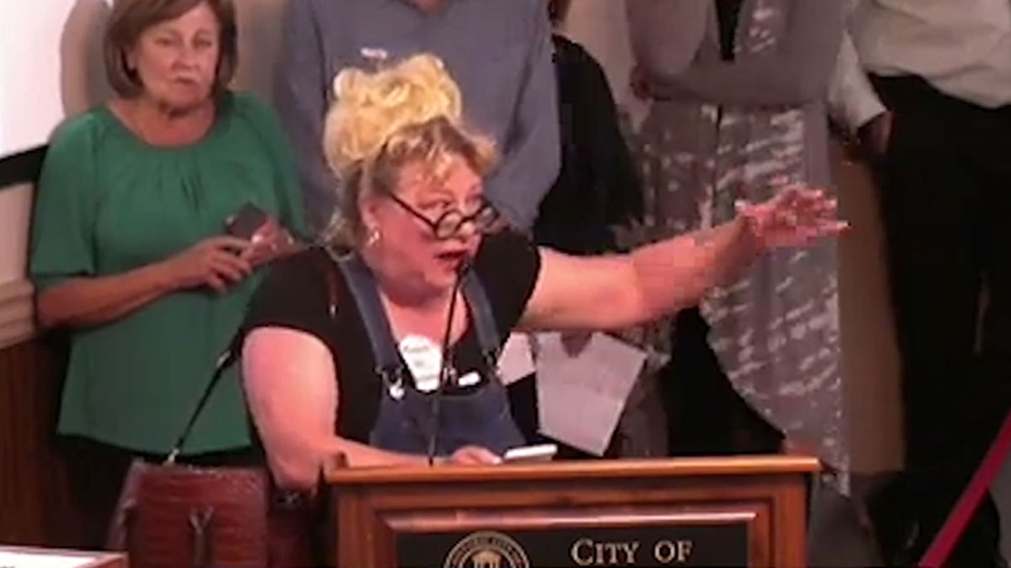 Featured image for Former 'SNL' Cast Member Victoria Jackson Goes on Anti-LGBTQ+ Rant at City Meeting