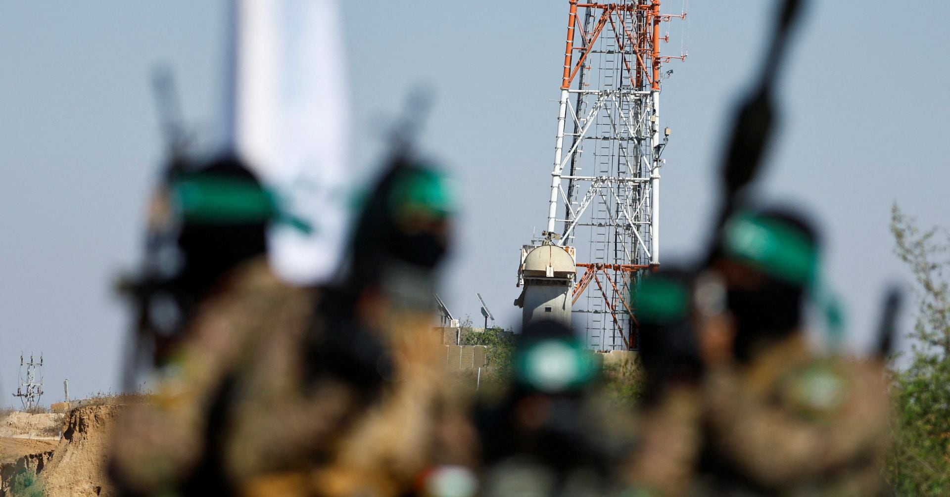 "Stalled Ceasefire Talks and Humanitarian Aid: Israel-Hamas Conflict Update"