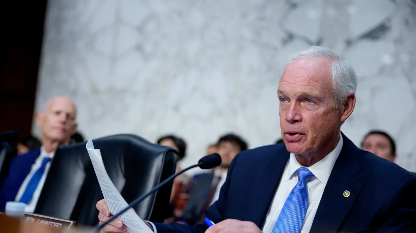 Senate Fails to Pass Bill to Pay Federal Workers Amid Shutdown