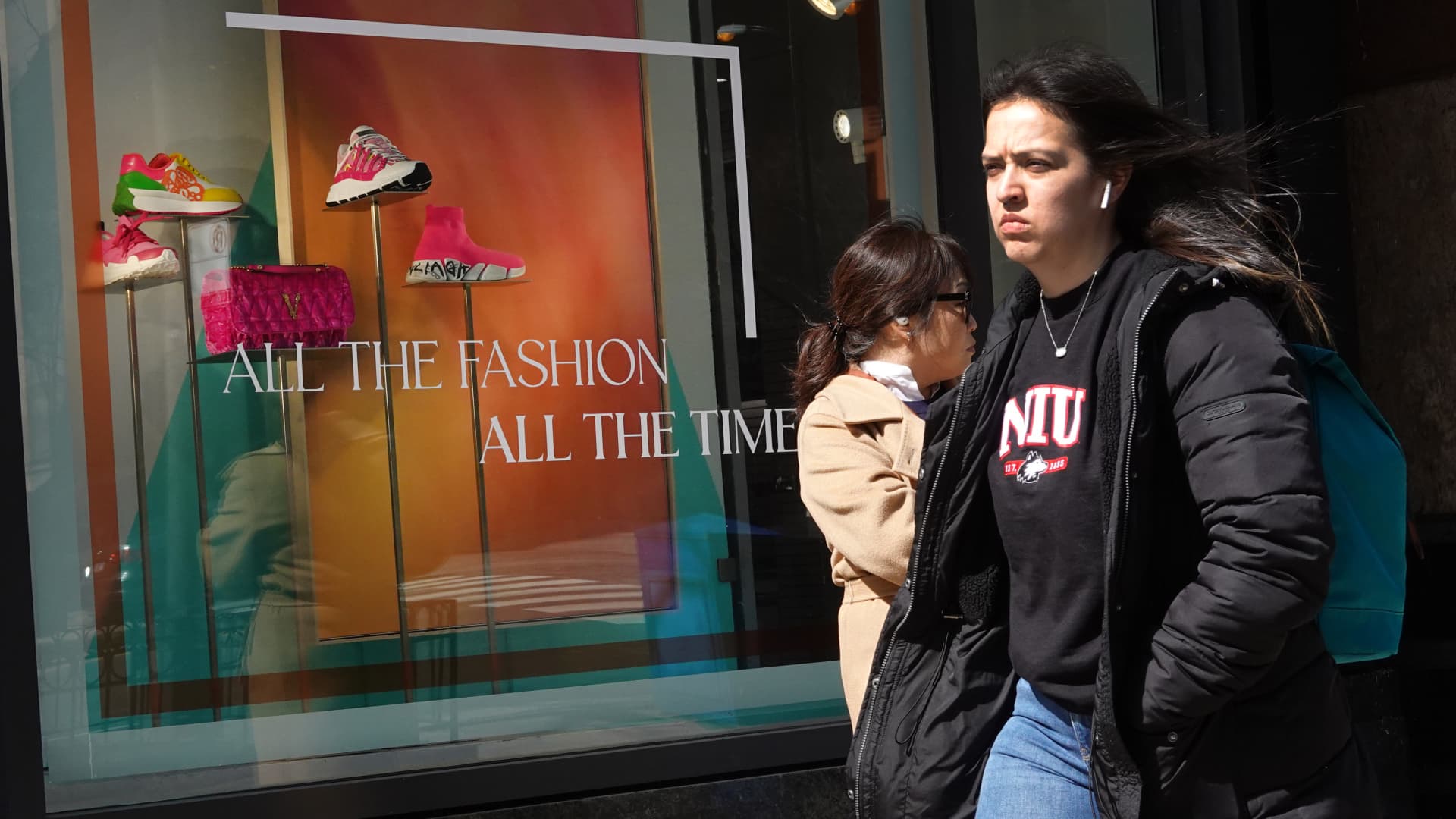 Featured image for Market Outlook: Inflation, Debt Ceiling, and Household Spending Trends Analyzed.