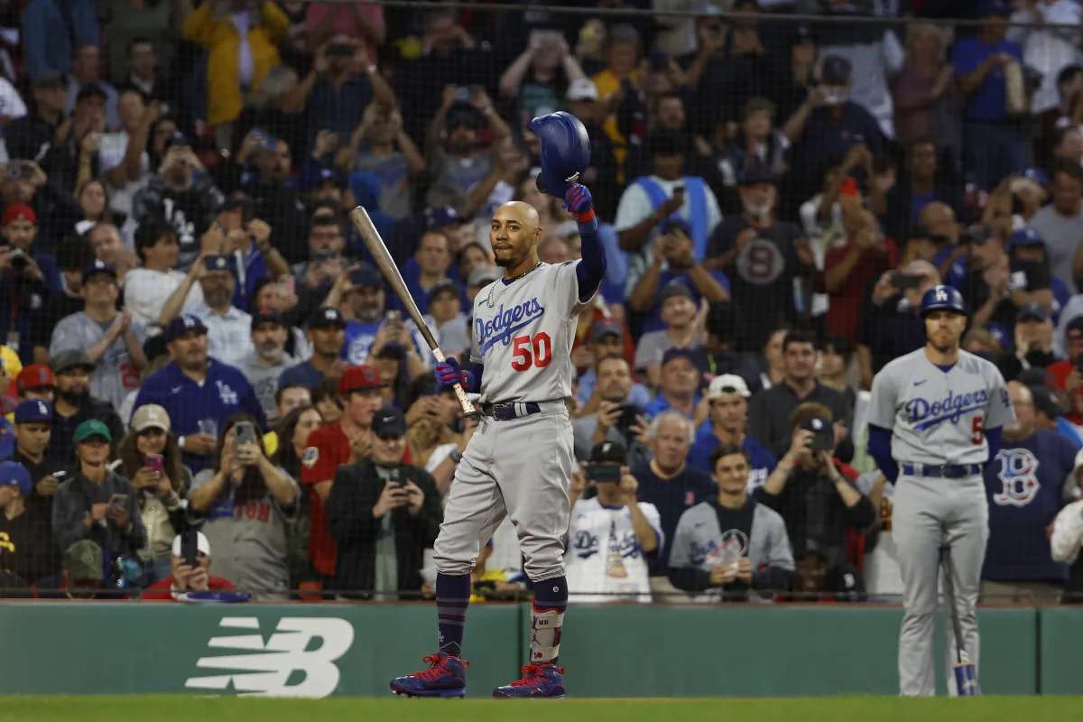 "Mookie Betts Receives Heartwarming Welcome in Boston Return"