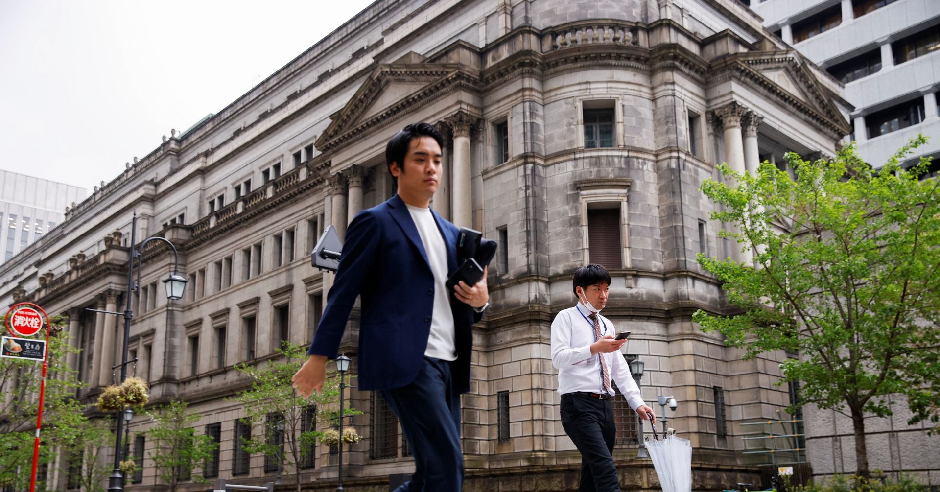 Featured image for Global Markets Rally as Central Banks Hold Steady