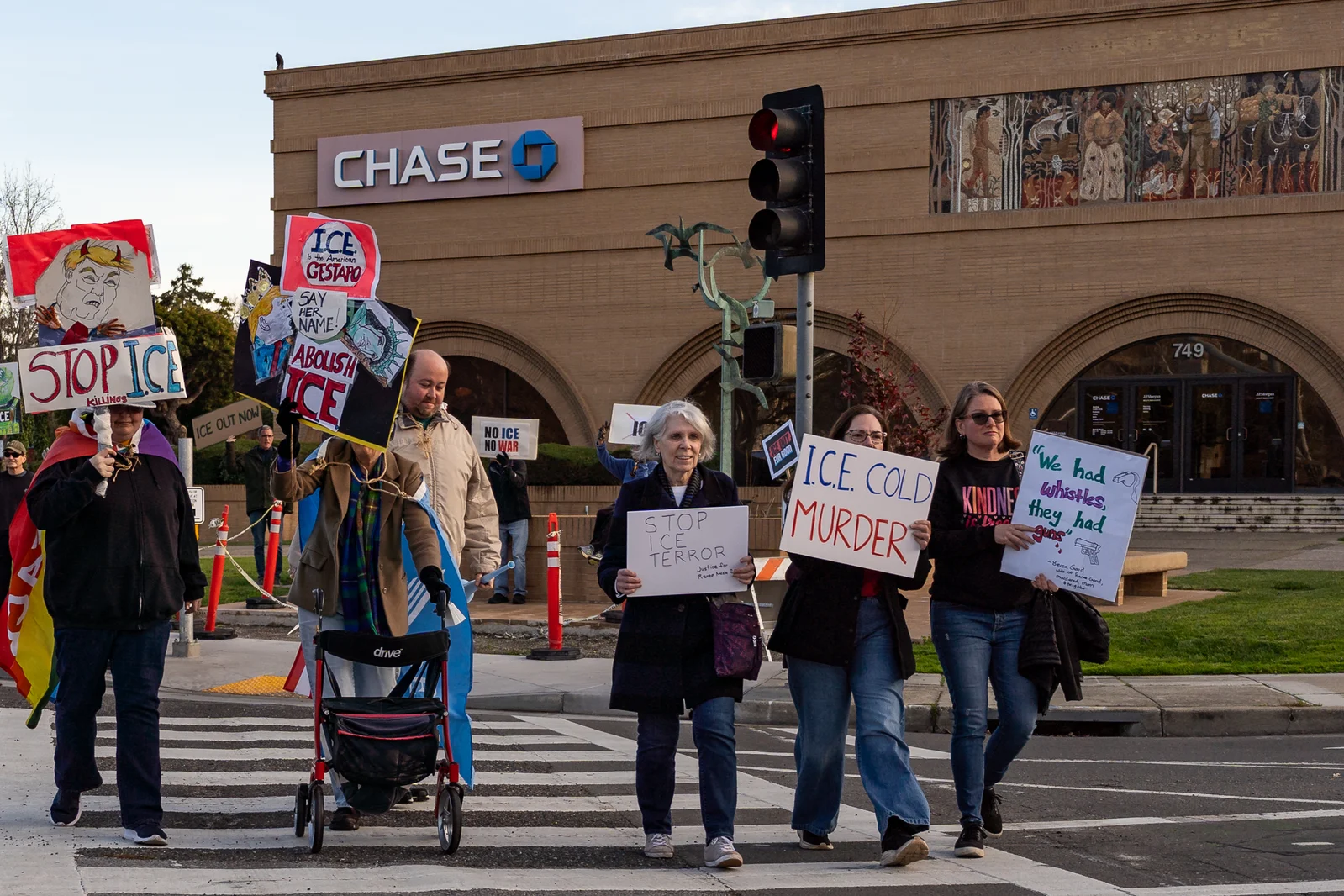 Mountain View crowds rally against ICE after Minneapolis shooting