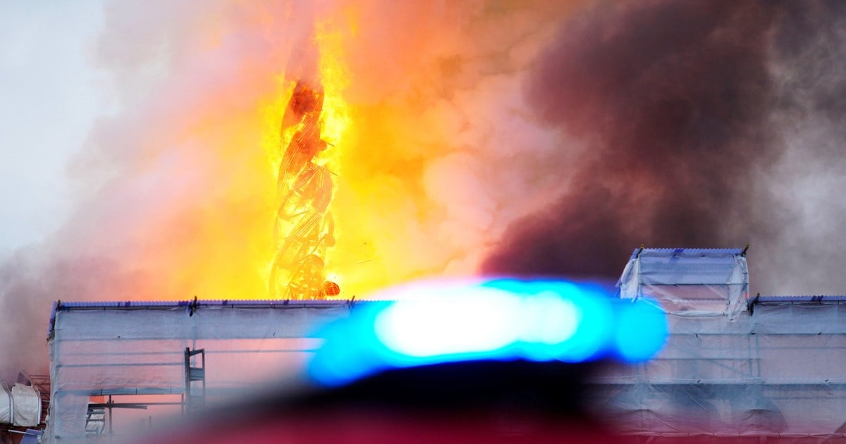 Featured image for "Devastating Fire Destroys Historic Stock Exchange Spire in Copenhagen"