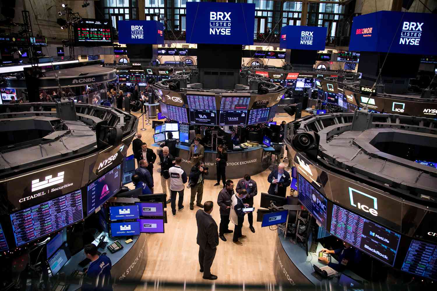 Featured image for Stocks Slide as Labor Market Cools and Rally Falters