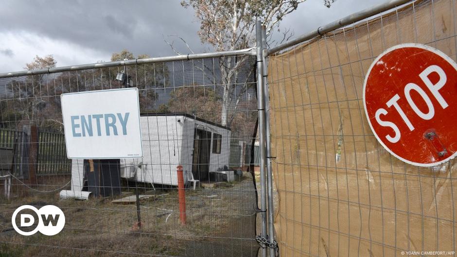 Russian Diplomat Forced to Leave Squatting Site Near Australian Parliament