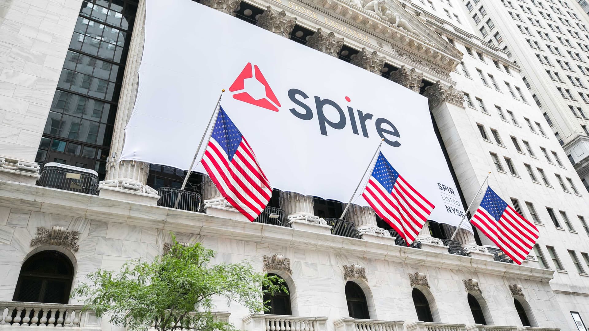 Featured image for Spire and Momentus face delisting warnings from stock exchange.
