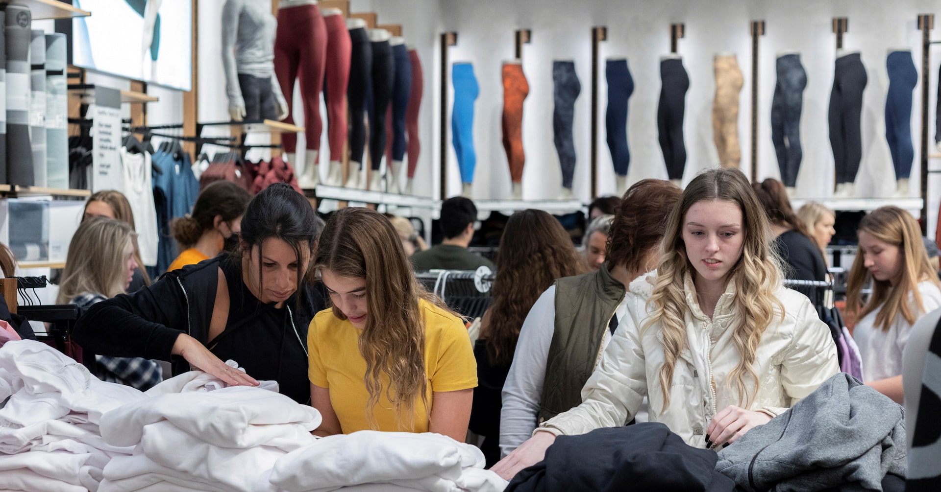 US Economic Growth Slows in Q1 as Consumer Spending and Inflation Ease