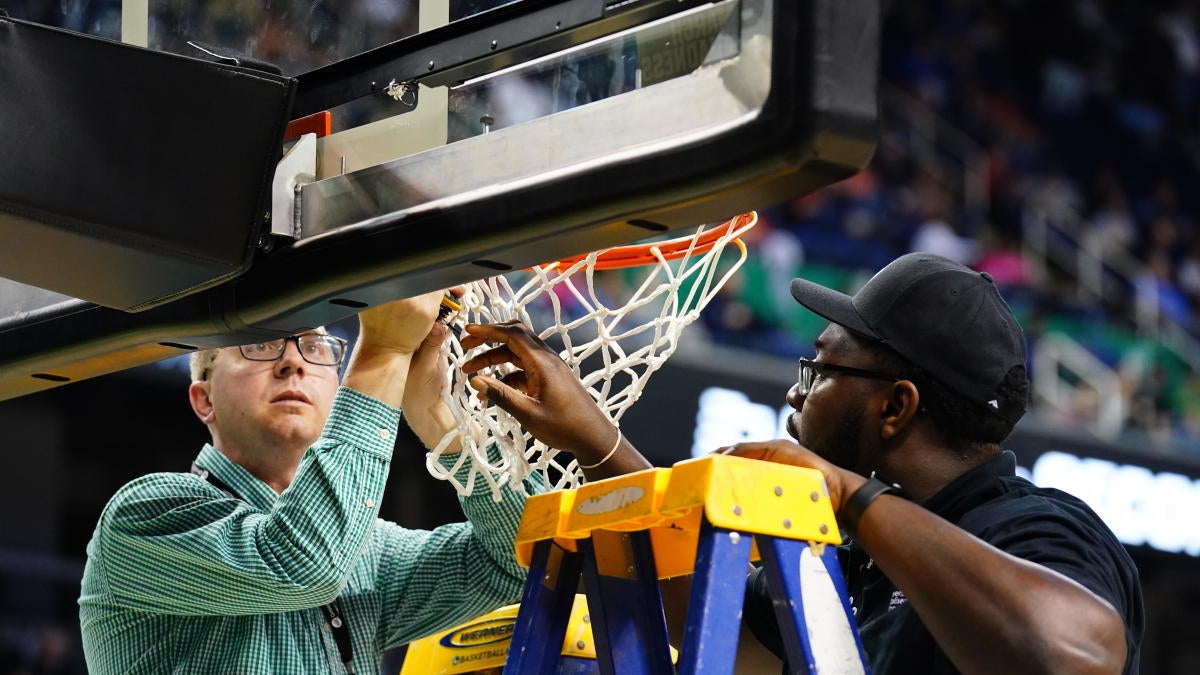 Featured image for "Pitt dominates Iowa State in NCAA tournament despite crooked rim controversy"