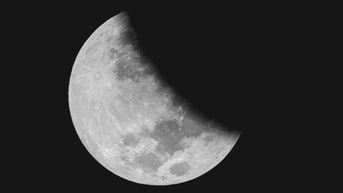 Featured image for Upcoming Full Hunter's Moon Lunar Eclipse: Time, Visibility, and Photography Tips