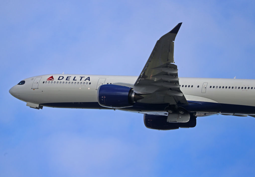 Featured image for Delta Flight Forced to Turn Around After Maggots Rain Down on Passengers