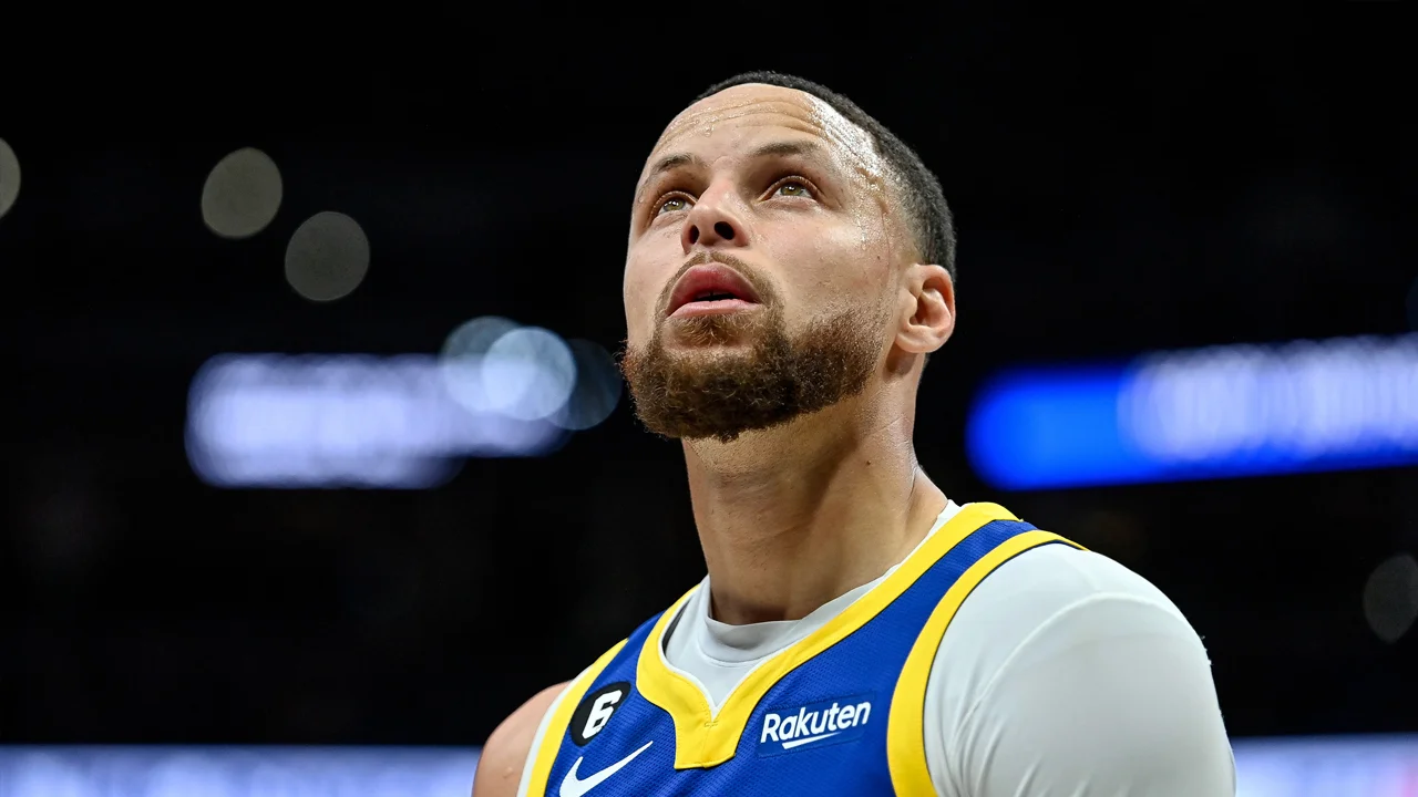 Warriors' playoff hopes hinge on Lakers-Clippers outcome.