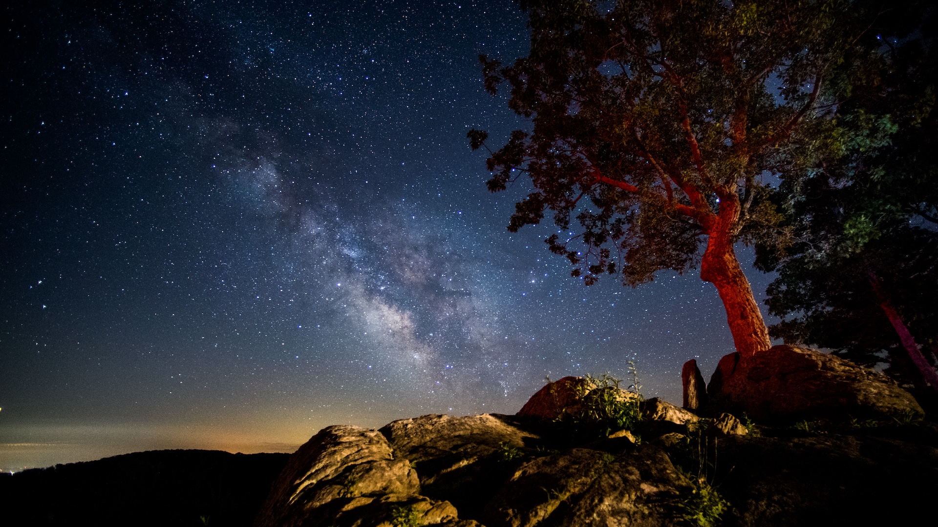 Featured image for June Skywatching Highlights: Milky Way, Strawberry Moon, and More