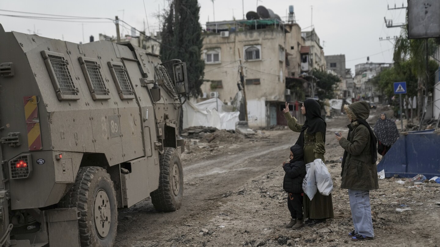 "Israeli Officials Divided on Gaza War Strategy as Hostage Crisis Escalates"