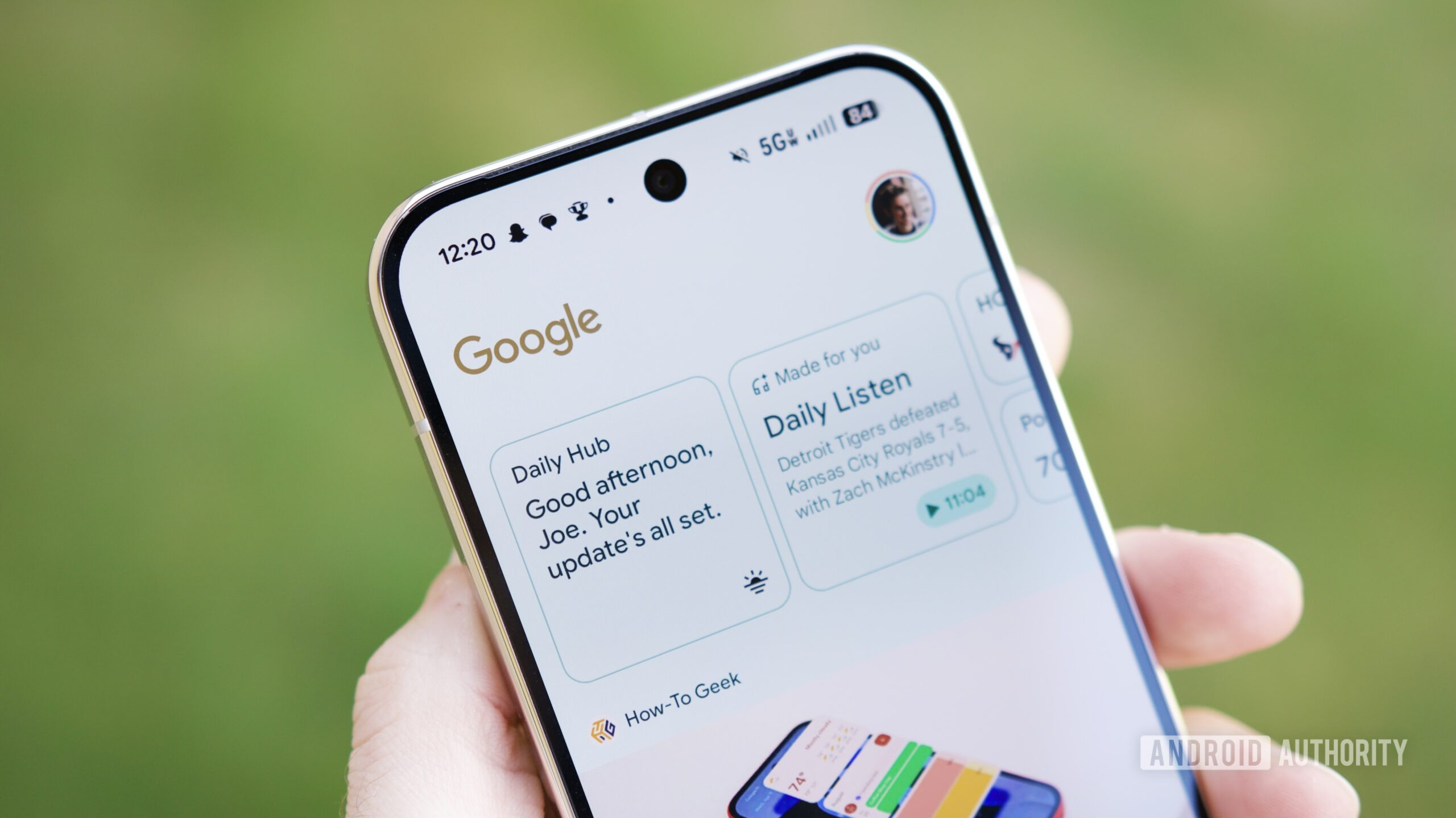 Featured image for Google pauses Pixel 10's Daily Hub feature for improvements