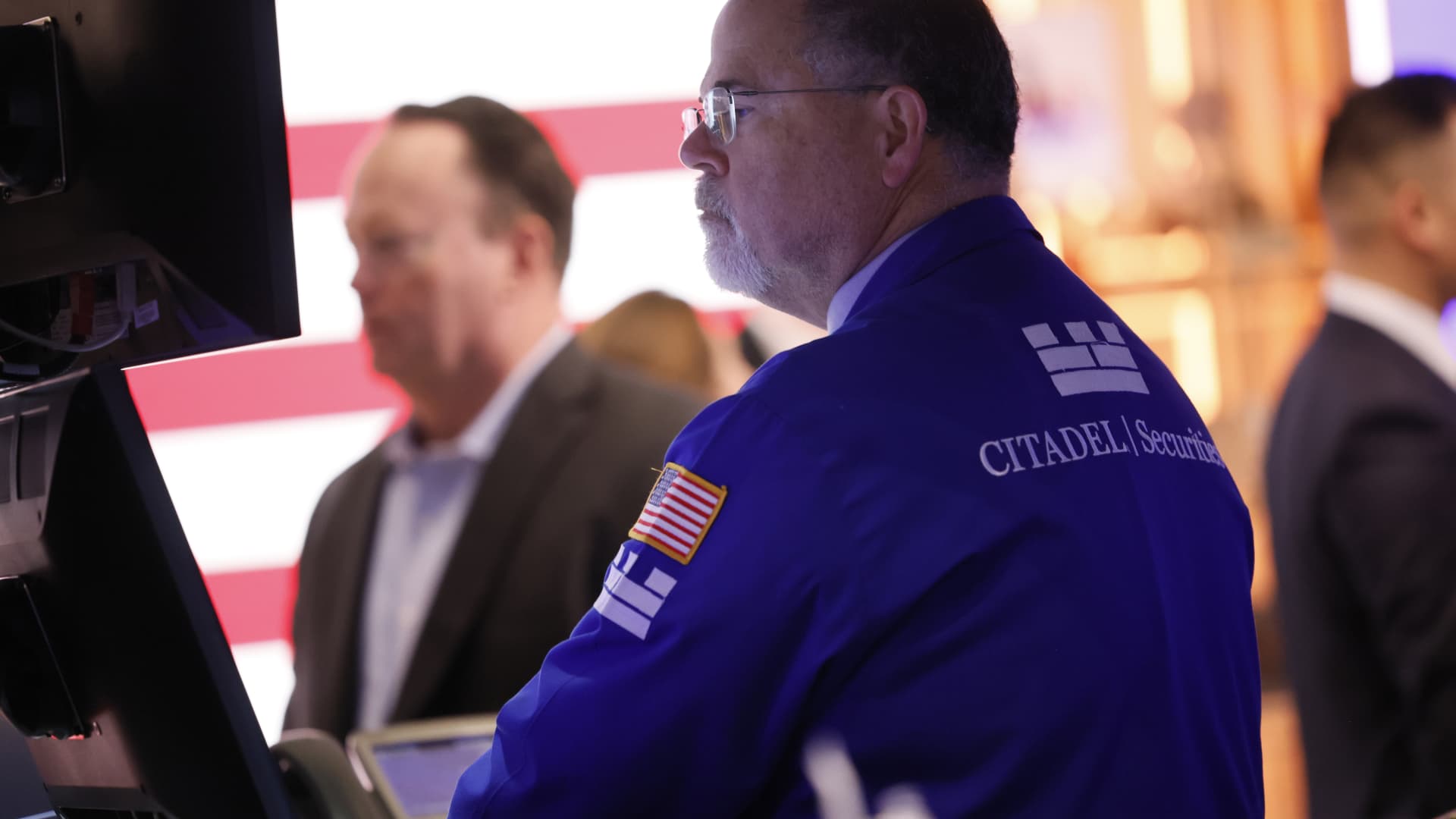 Featured image for Moody's Downgrades U.S. Outlook, Markets React and Economy Faces Uncertainty