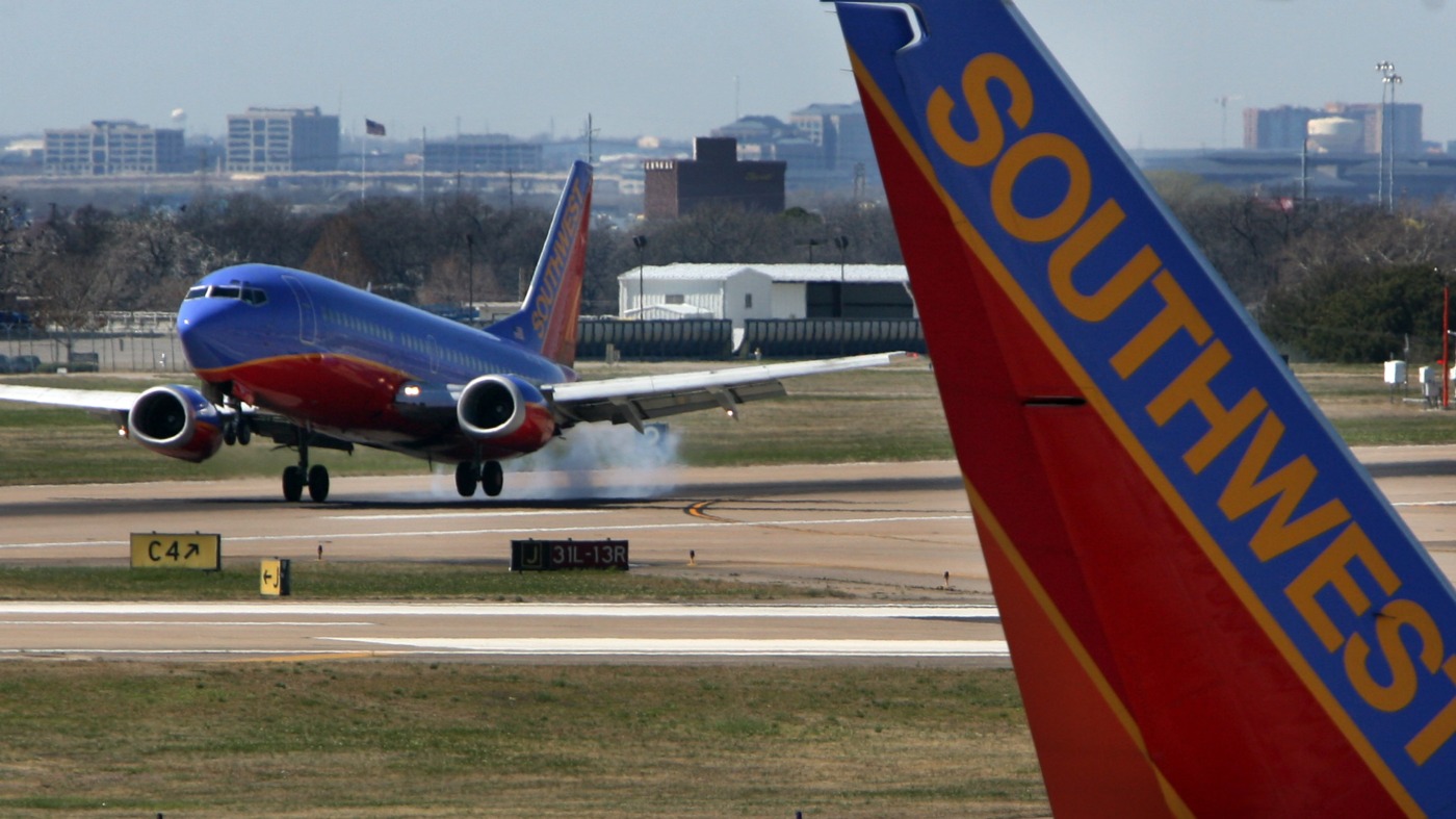 Featured image for Southwest Airlines Plane Hit by Bullet at Dallas Love Field