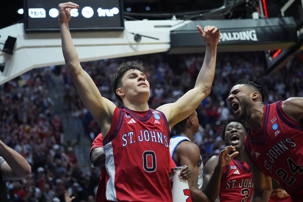 Darling's buzzer-beater lifts St. John's past Kansas in March Madness thriller