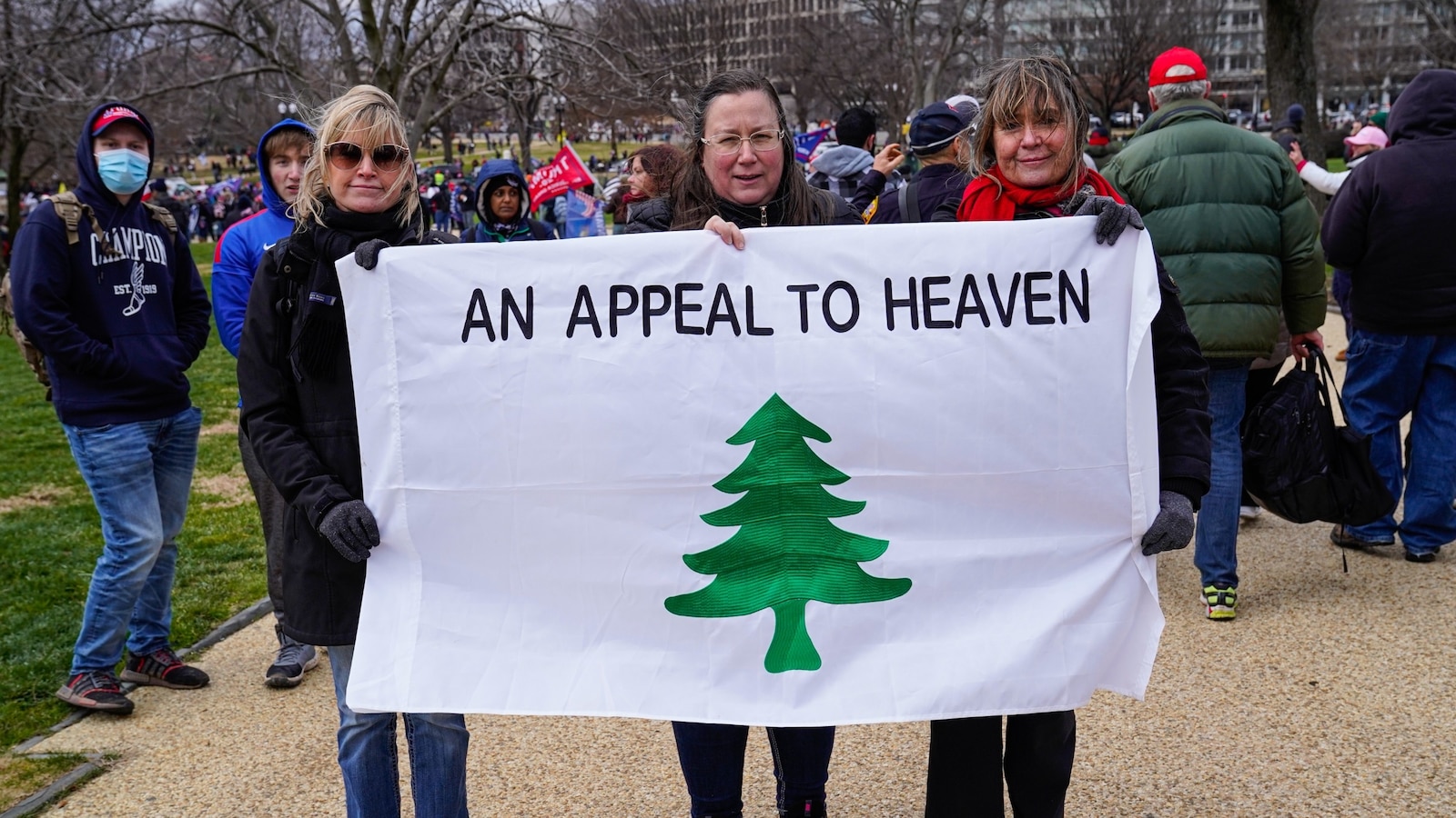 Featured image for San Francisco Removes Controversial 'Appeal to Heaven' Flag from City Hall