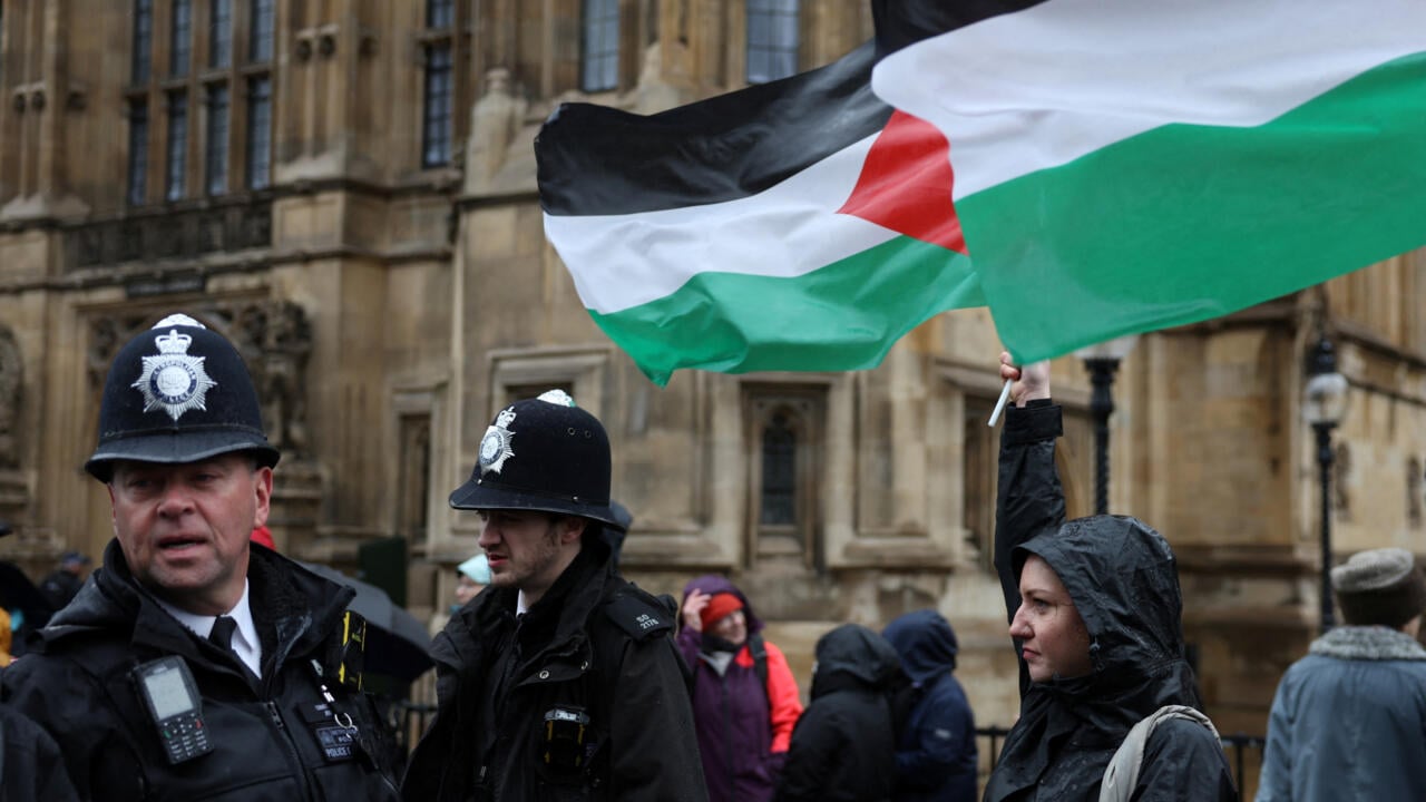 Featured image for "UK Parliament Chaos: Gaza Ceasefire Vote Sparks Controversy and Criticism"
