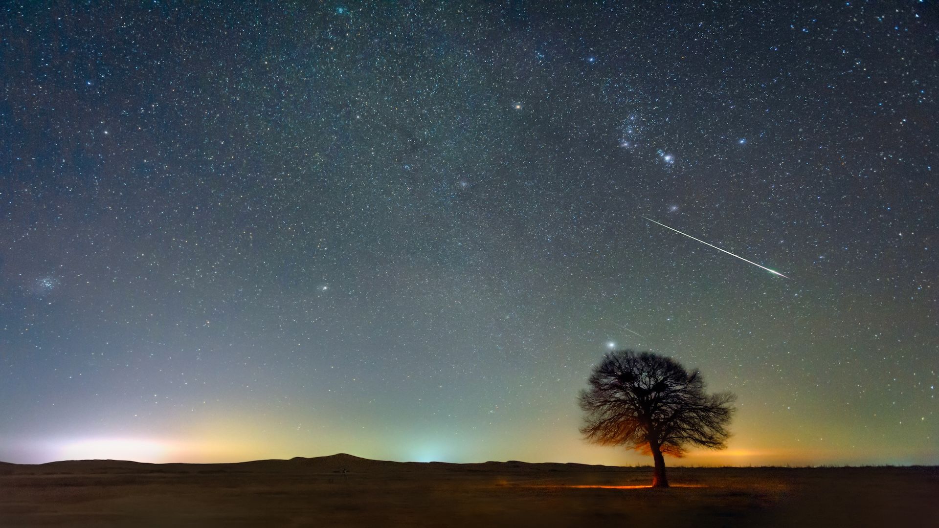 Featured image for Upcoming Meteor Showers in December 2025: When and Where to Watch