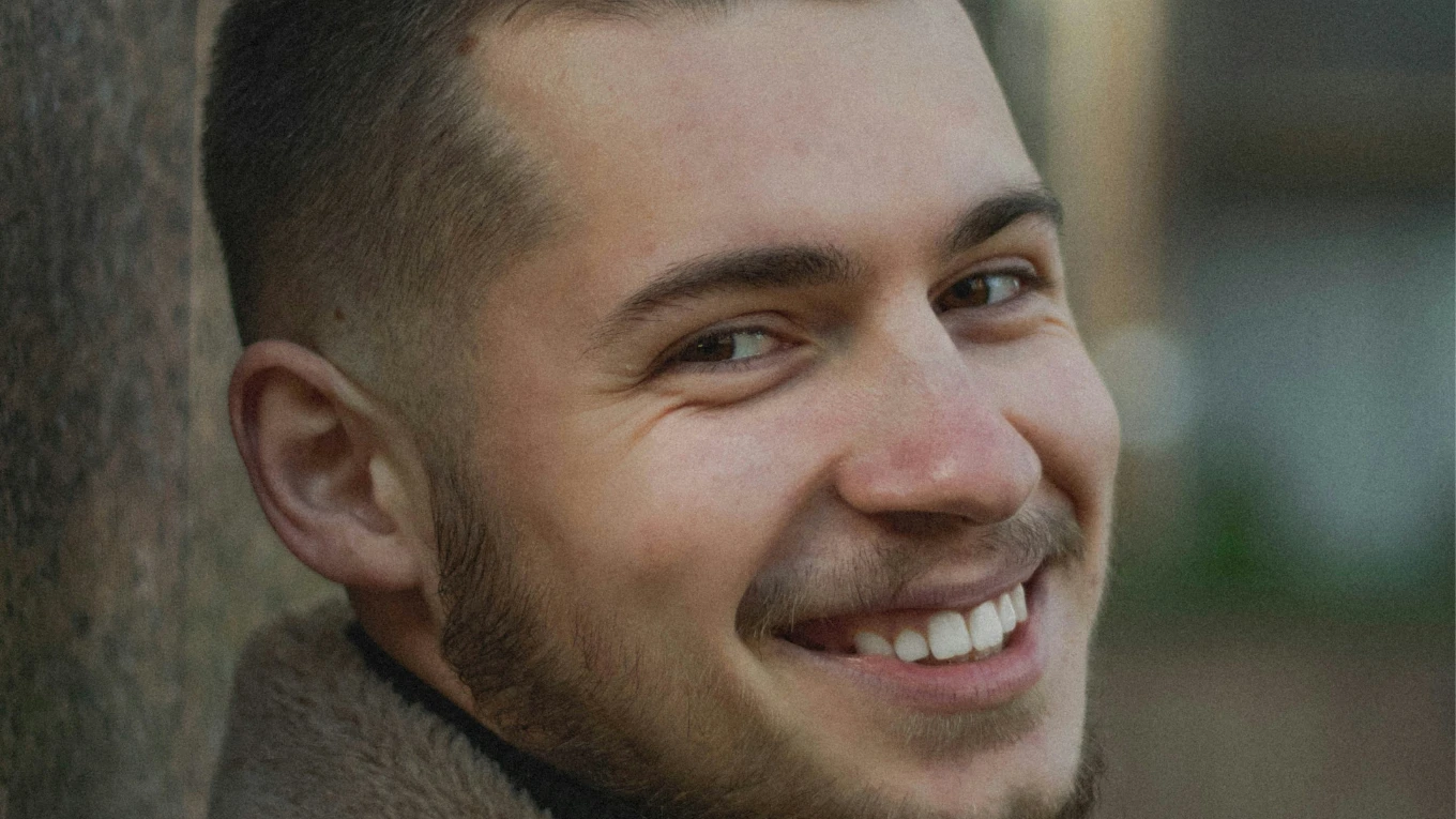 Featured image for Research Reveals What Women First Notice About a Man's Face