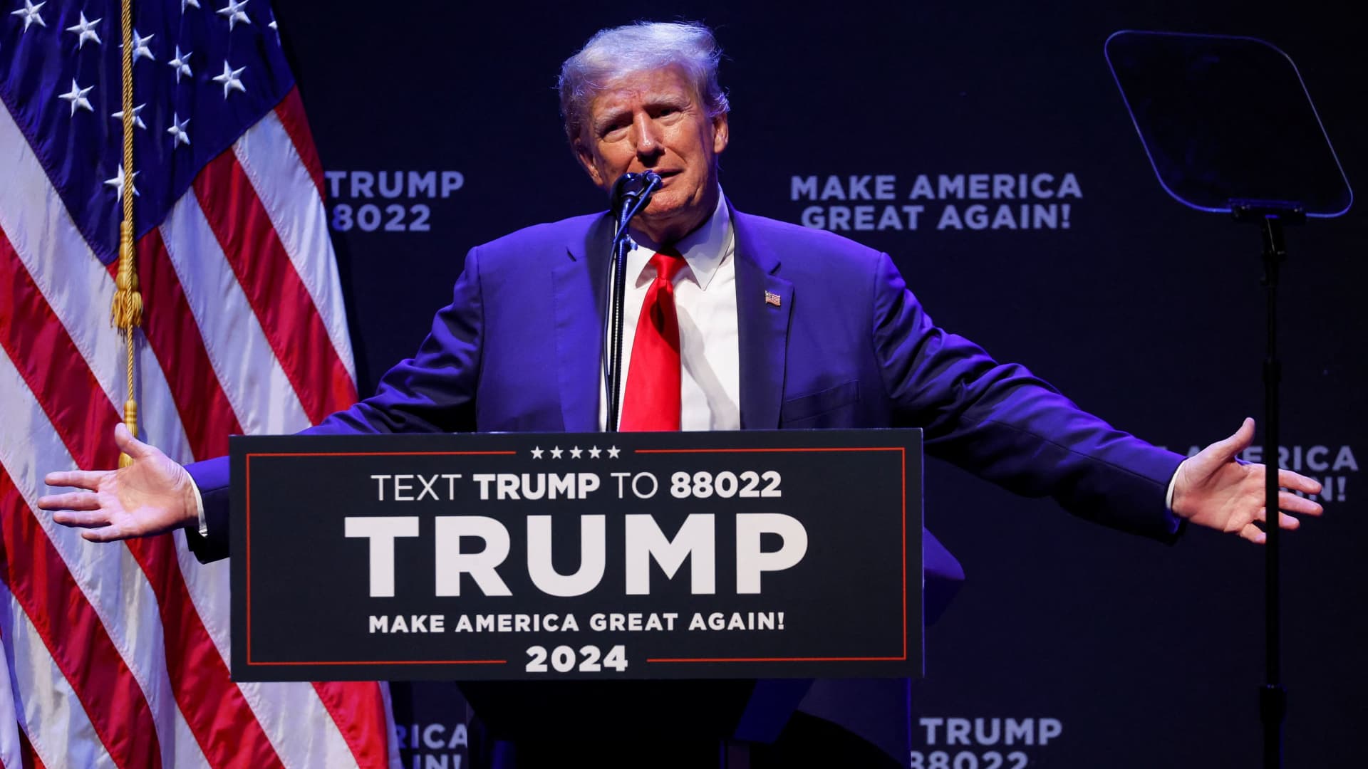 Trump maintains lead over DeSantis in GOP primary poll.