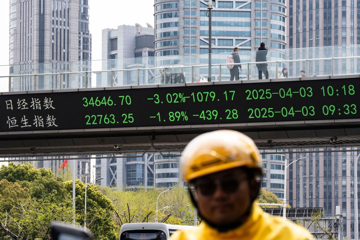 Featured image for Chinese Markets Drop Amid US Trade Tensions and AI Concerns