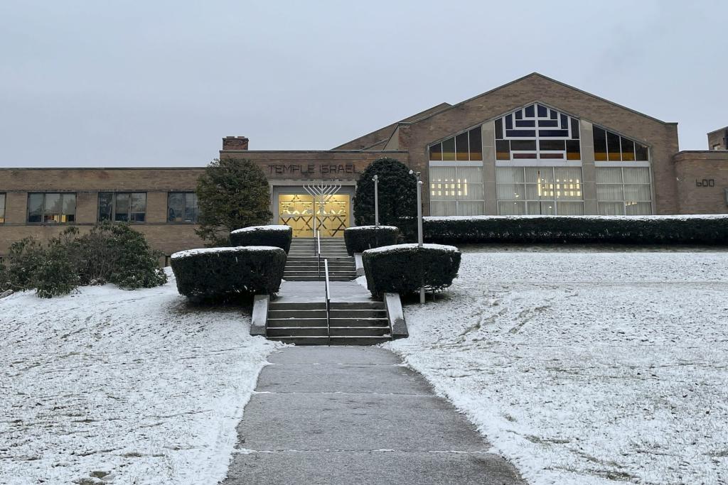 "Gunman Arrested for Firing Shots Outside Albany Synagogue on Hanukkah"
