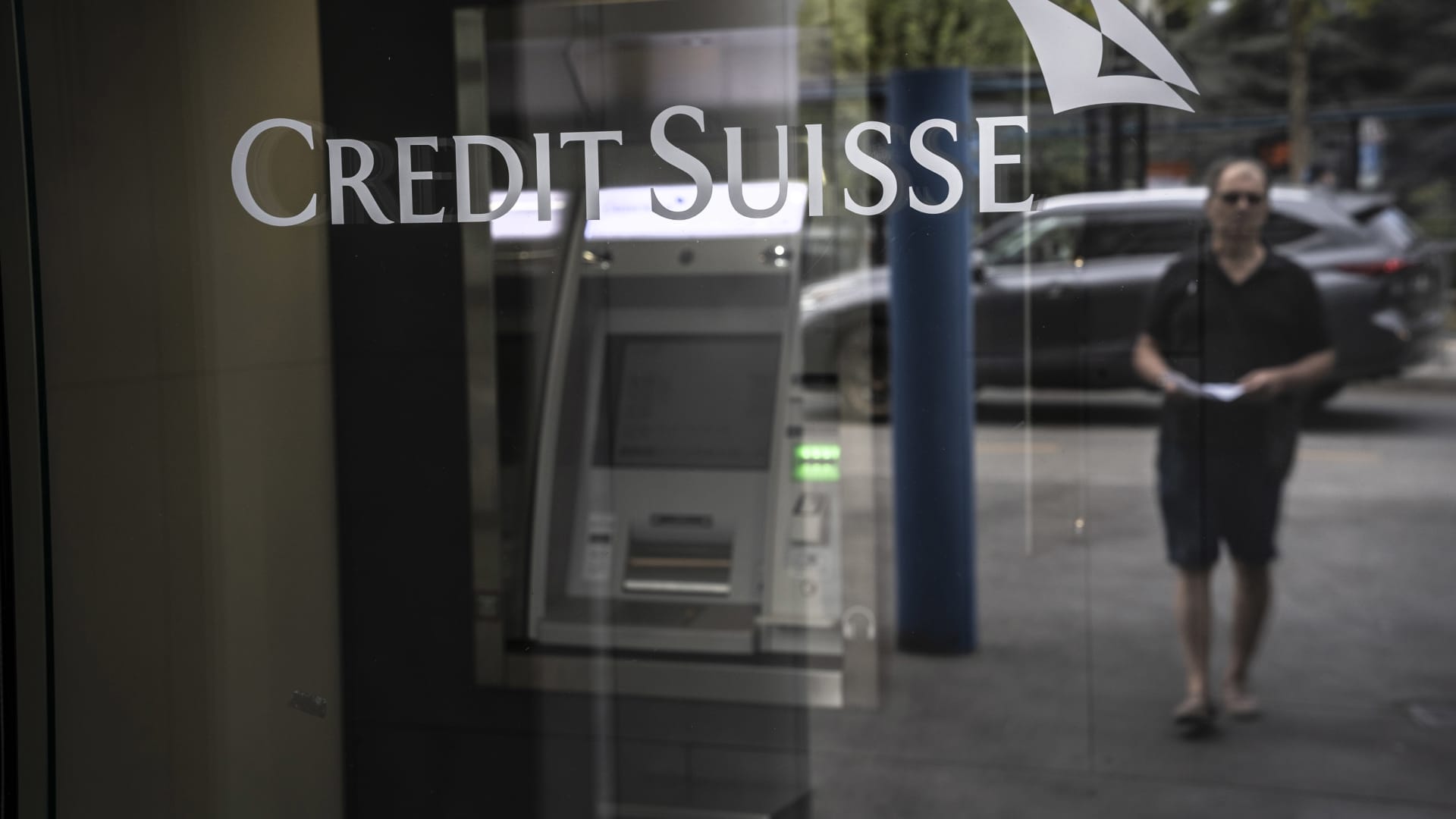 UBS makes $1 billion offer to acquire Credit Suisse.