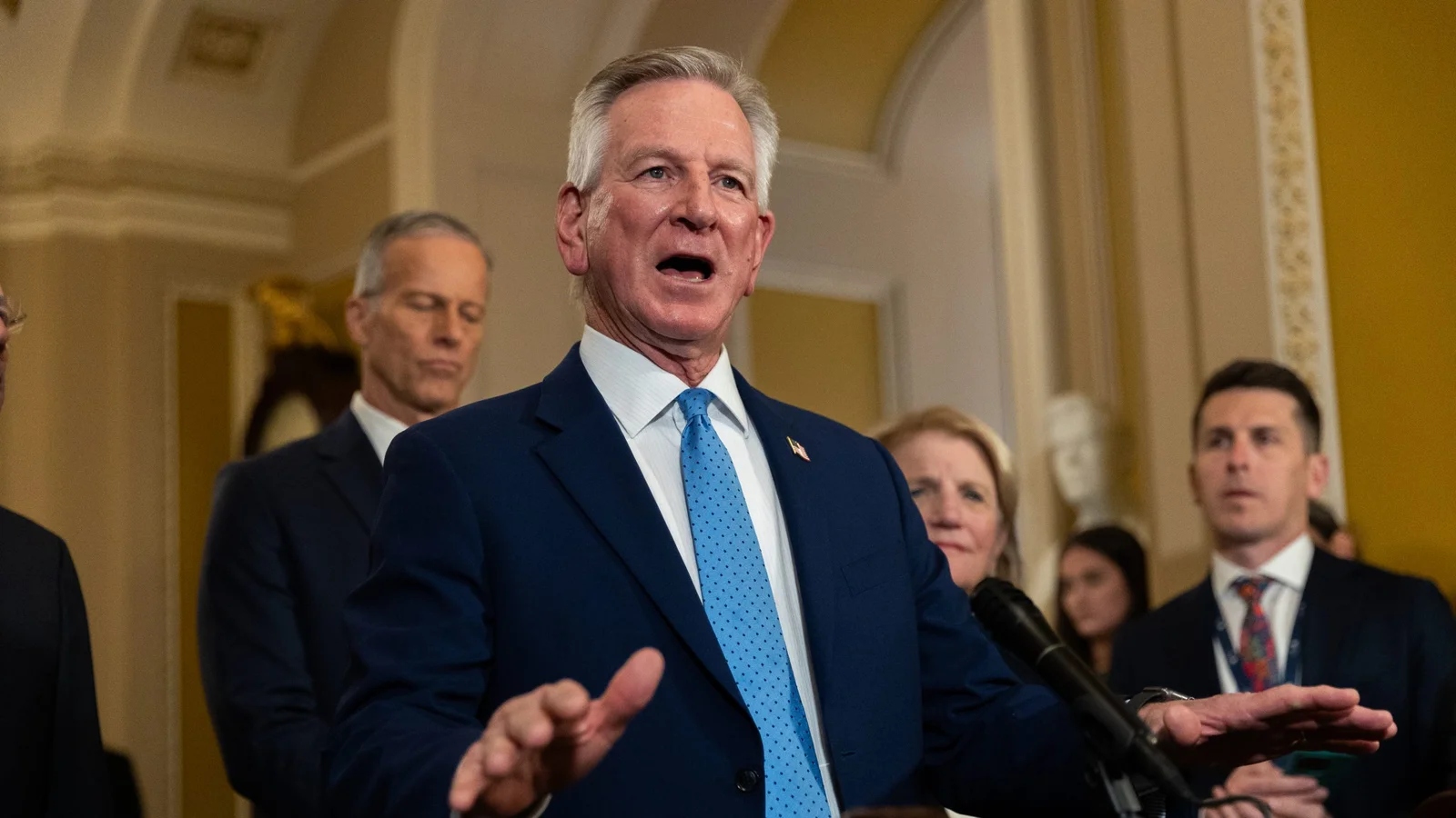 Tuberville Proposes Five-Year Play Window to Reform College Transfers