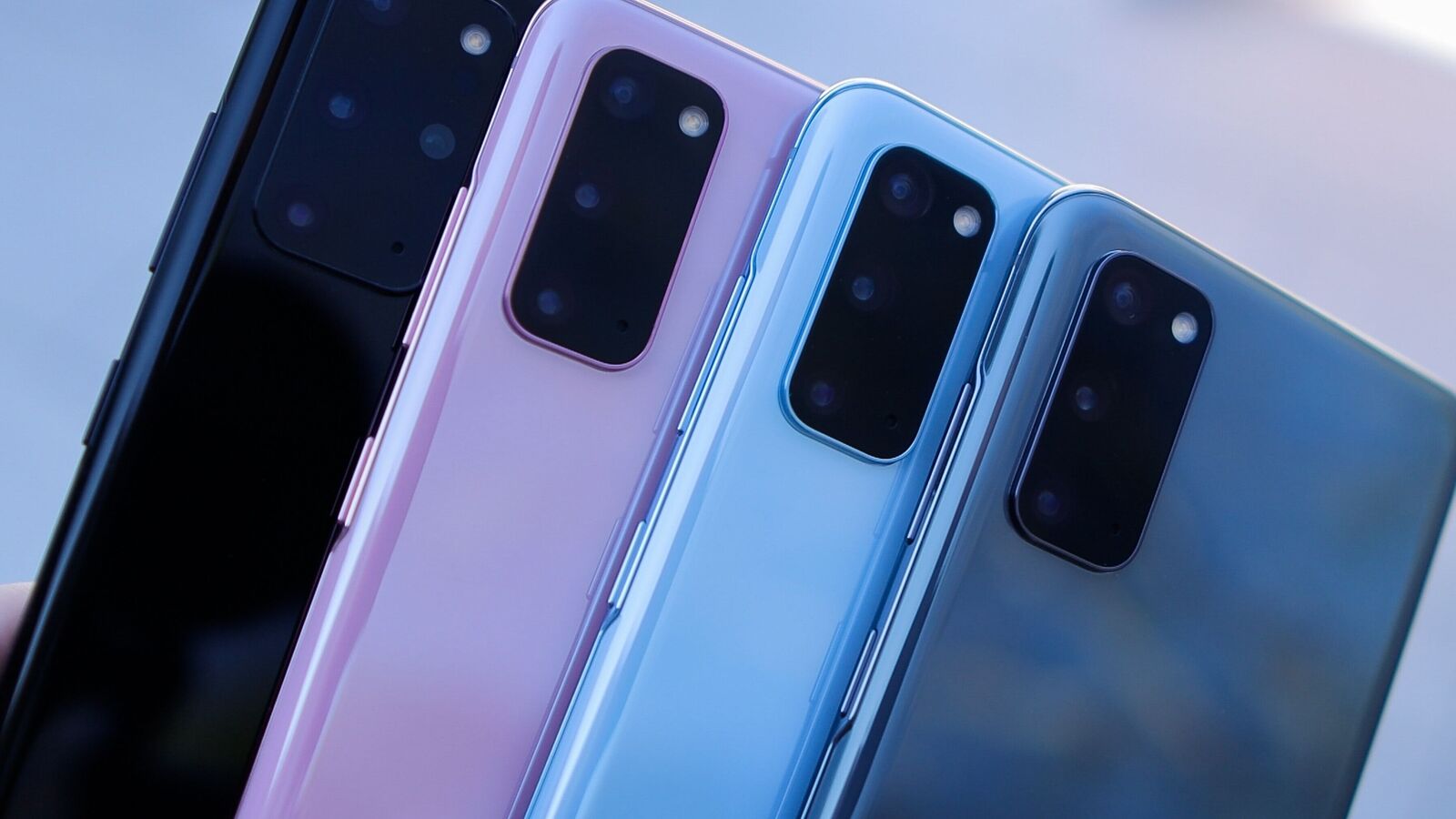 Featured image for "Amazon Republic Day Sale 2024: Up to 60% Off Smartphones, Vacuums, and ACs"