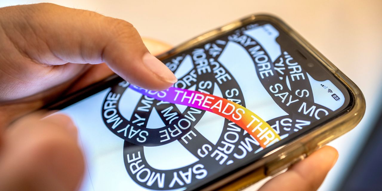 Twitter Traffic Tanks as Threads Soars: A Battle for Social Media Dominance