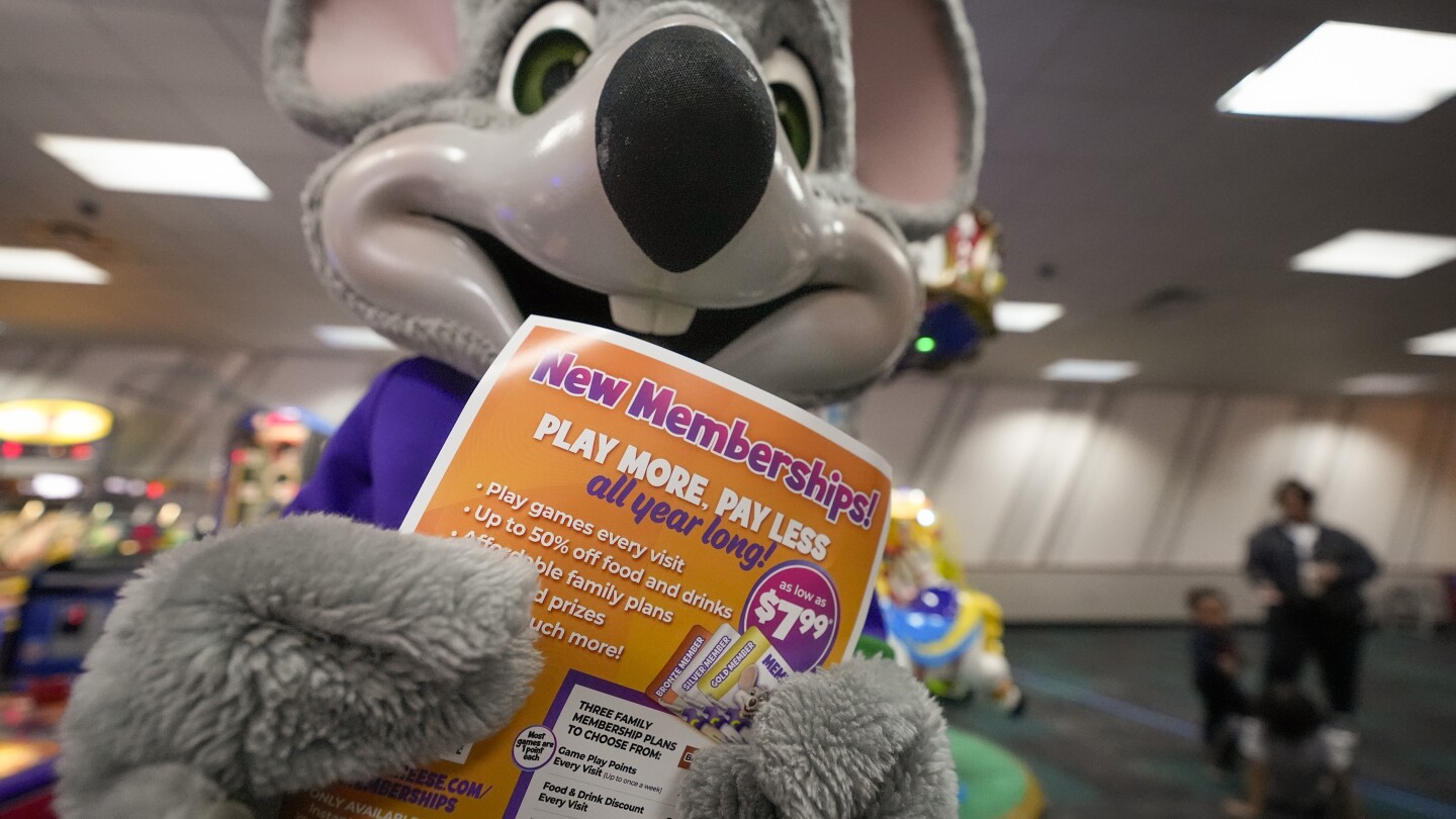 Featured image for "Paid Memberships: The New Trend for Exclusive Shopping and Dining Experiences"