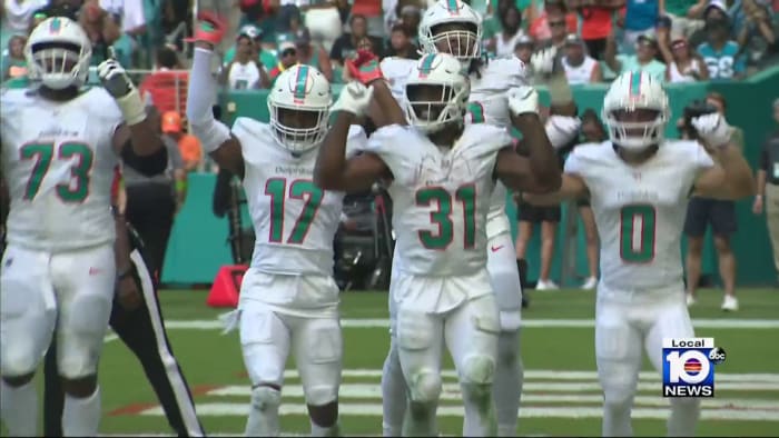 Tyreek Hill's Backflip Selfie TD Celebration Makes Waves in the NFL