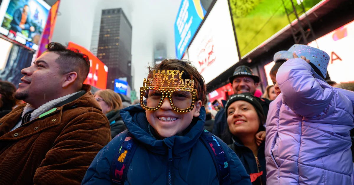 Featured image for New Year's Eve 2025: Open Stores, Restaurants, and Bank Hours