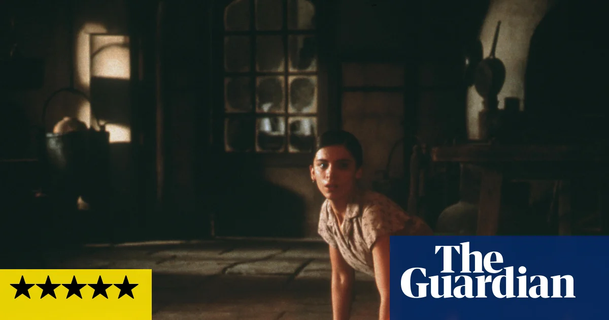 Featured image for Guillermo del Toro's 'The Devil’s Backbone': An Early Gothic Ghost Story