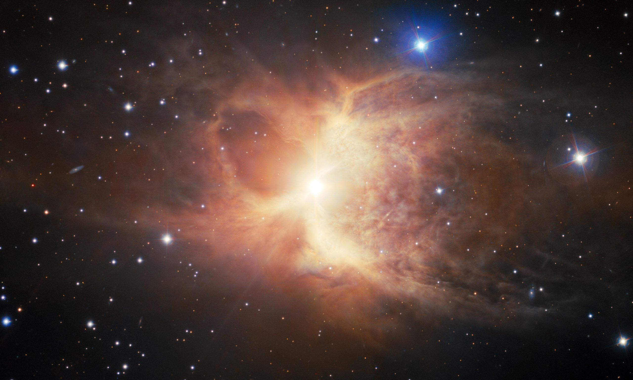 Featured image for Stunning Telescope Footage Reveals Red-Giant Star's Dazzling Final Act
